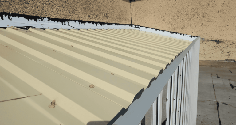 Поможем сделать и установить крышу на балконе Калуга. Выполняем работы на крайних этажах в домах старой планировки