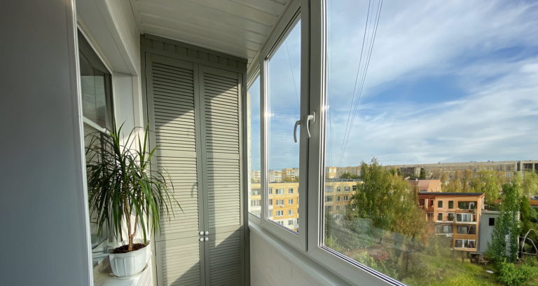Ремонт, застекление, отделка, утепление балкона в хрущевке Уфа. Проект дизайна на конструкторе под расширение и мебелирование