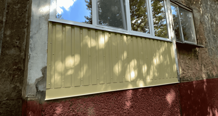 Вы по адресу! Осуществляем комплексную обшивку балкона профнастилом  в Самаре по хорошей цене